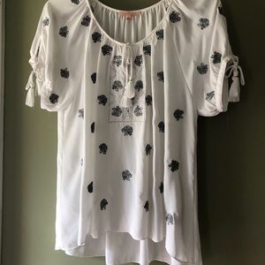 Gibson & Latimer Crepe blouse. size L